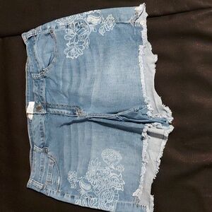 🩳♻️ Shorts with Floral Print Pattern